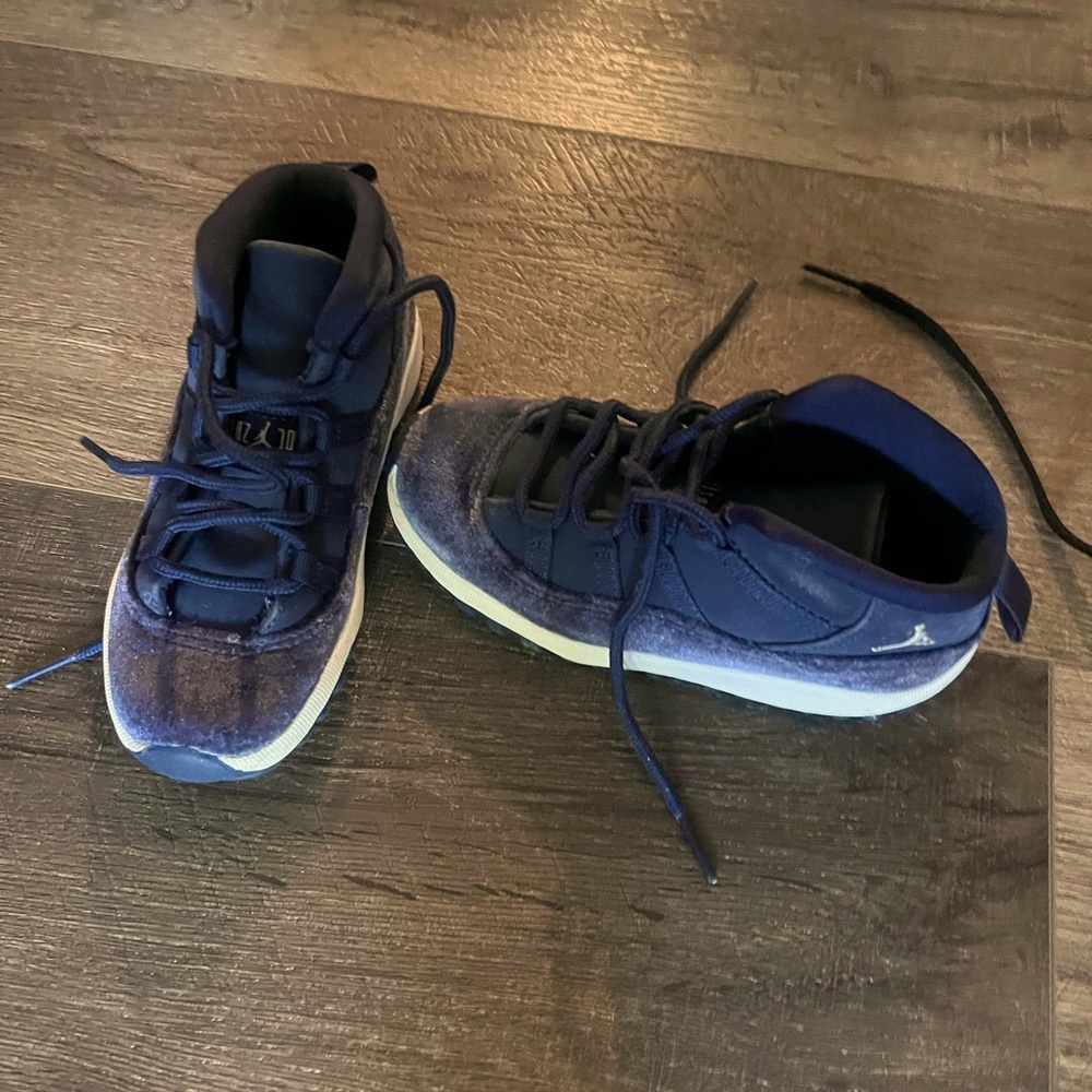 Jordan 11 blue suede 9c